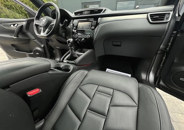 Nissan Qashqai cena 73900 przebieg: 106000, rok produkcji 2018 z Woźniki małe 742